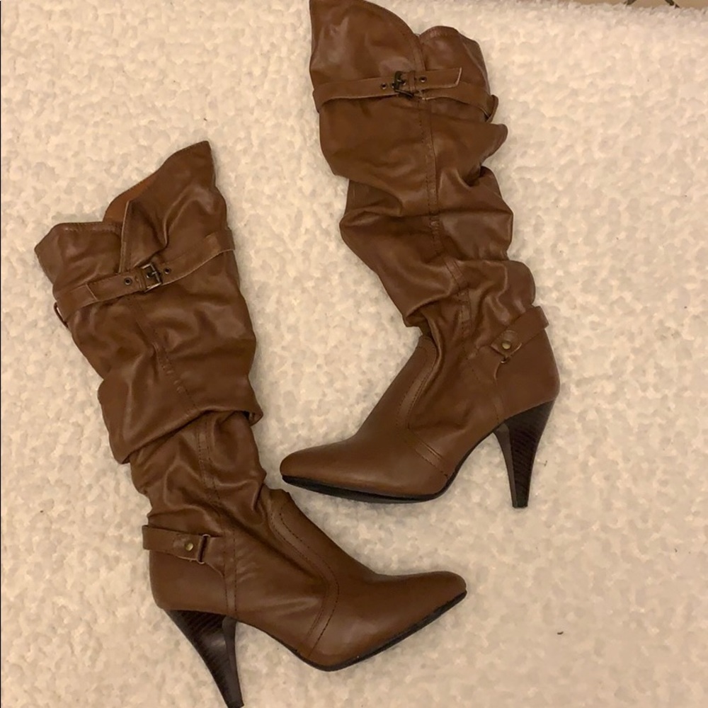 Bamboo tall scrunched up boots. Size 5.5